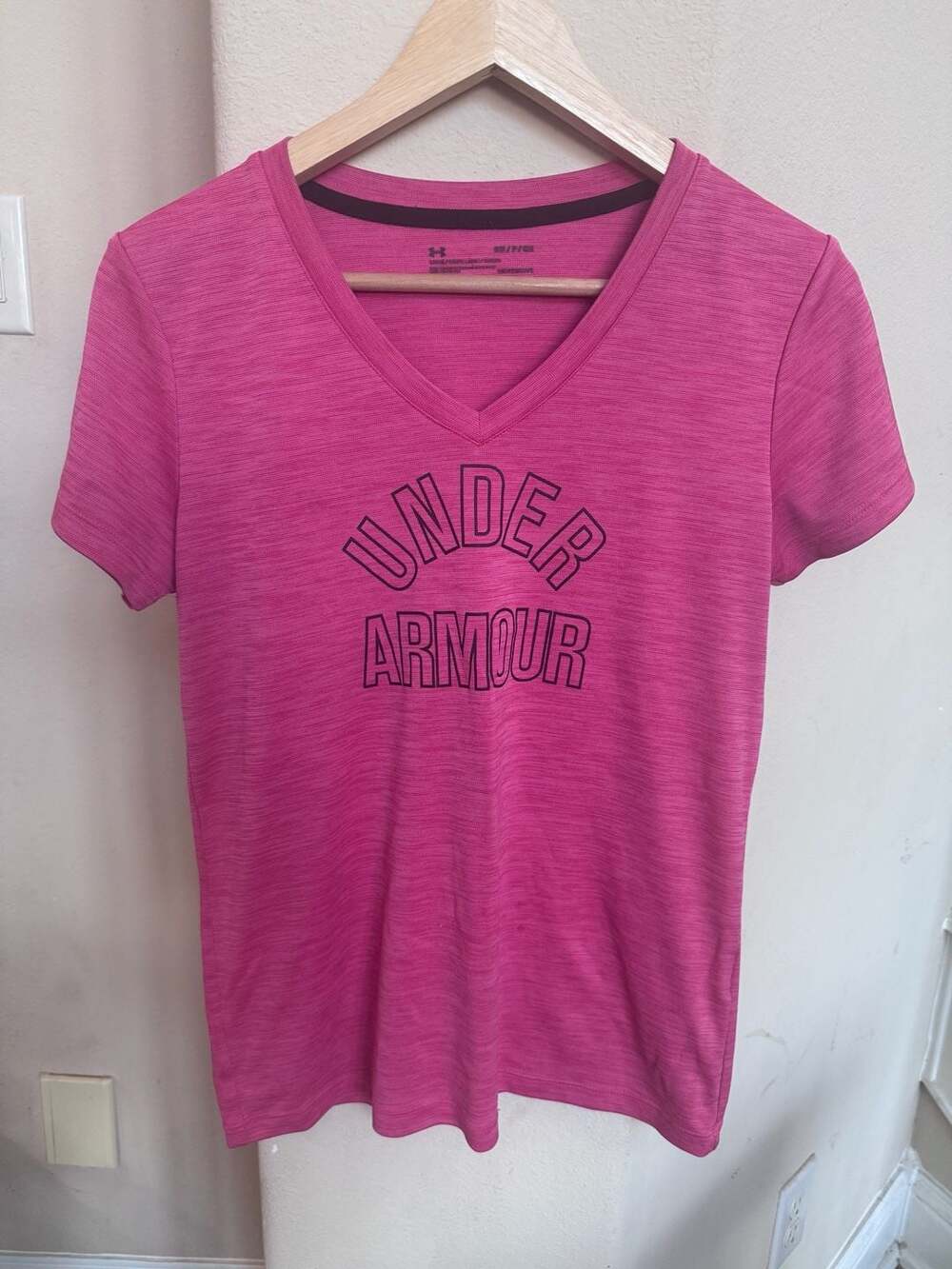 Under Armour Women's HeatGear Pink V-Neck Short Sleeve Logo Workout T-Shirt